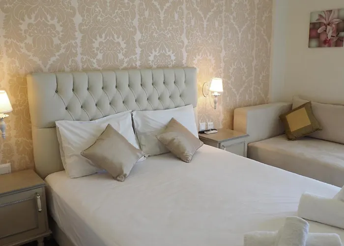 Leonidas Apartments And Suites