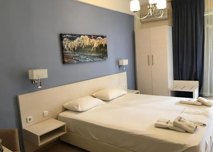 Leonidas Apartments And Suites
